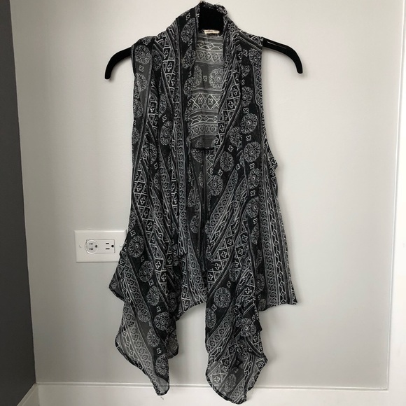 🎶 FESTIVAL FASHION 🎶 Black&White Hollister vest - Picture 1 of 1